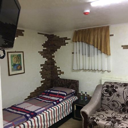 Hotel Rafinad Lviv Extérieur photo